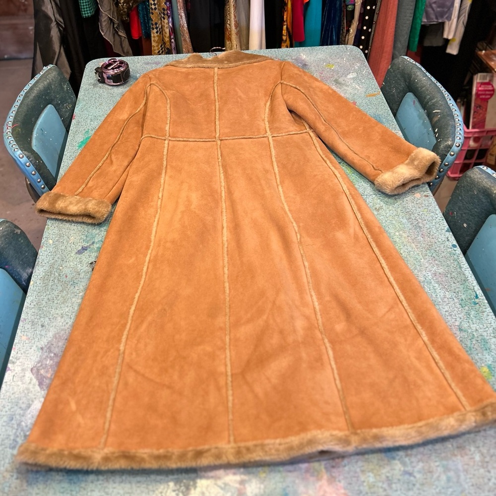 SOFT Suede &Fur Coat - Picture 6 of 16